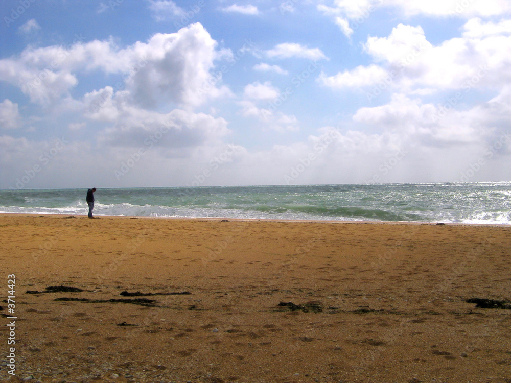 homme seul sur la plage