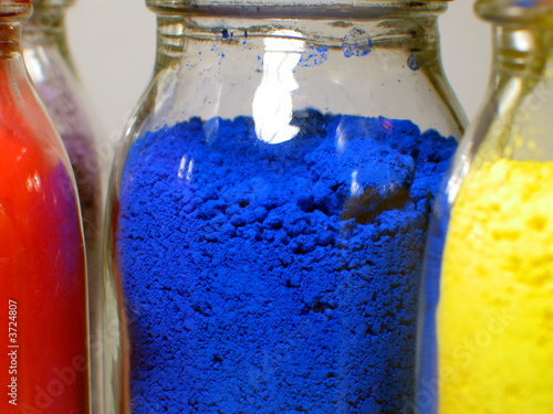 Pigment de couleur en pot