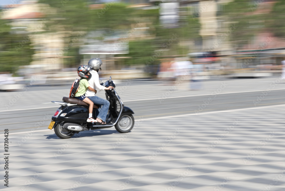 Naklejka premium scooter en ville