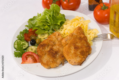 Paniertes-Wiener Schnitzel mit Salat und Nudeln - 7 -