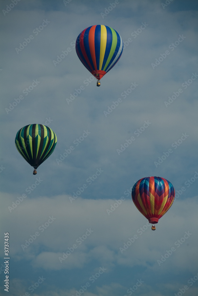 Fototapeta premium Hot Air Balloons in Flight over Vermont Woodland