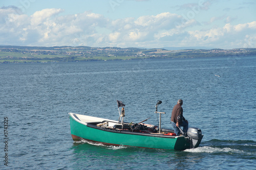 Pecheur sur le lac Leman