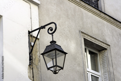 Paris Apartment with street lamp © Louis Capeloto