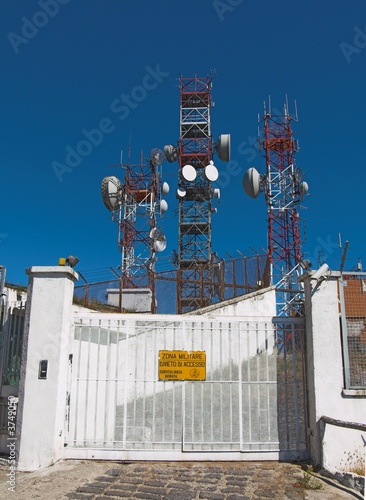 antenna ripetitore segnale elettromagnetico photo