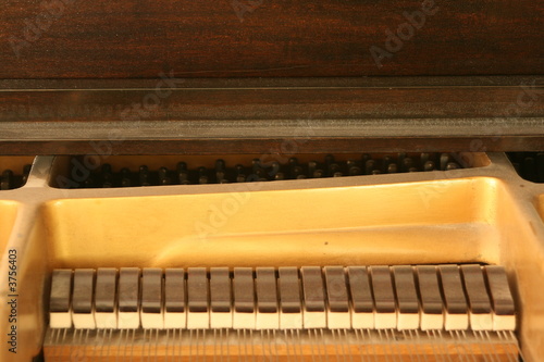 baby grand piano