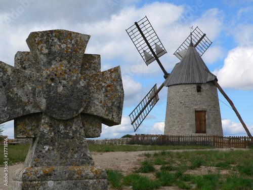 Moulin et croix