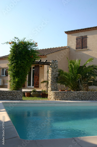 Au bord de la piscine