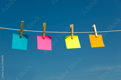 Obraz na plátně Four Sticky notes on a clothesline