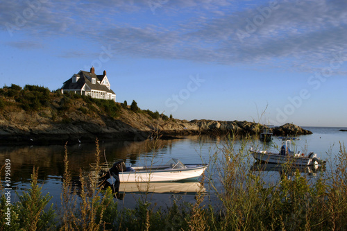 Boote in einer Bucht in Neu England