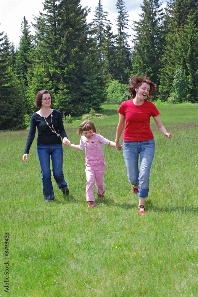 Obraz premium happy girls running in nature