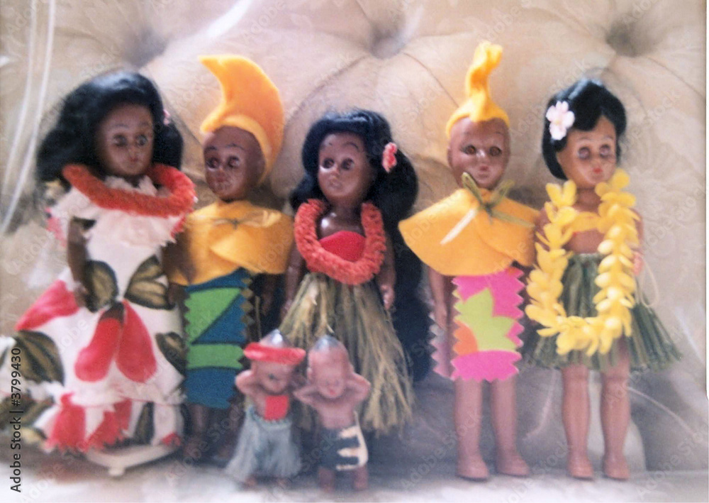 Fototapeta premium polynesian family dolls