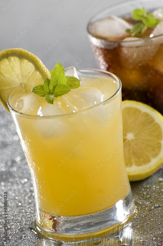 Fototapeta premium cold fresh yellow drink close up shoot