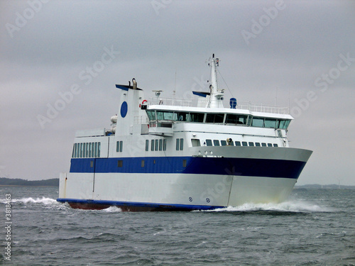 Ferry boat in high speed © Rony Zmiri