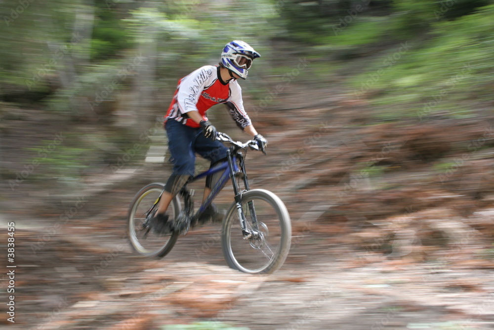 Vtt en pleine descente Vtt en pleine descente