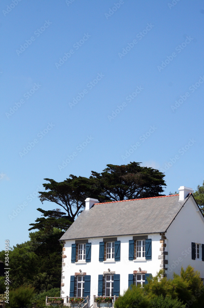 Maison au volets bleu bretonne