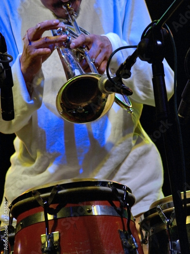 Musico de Jazz, Trompeta y congas.