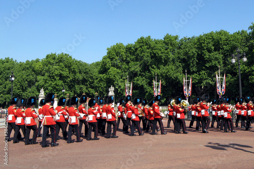 London, changing of the guard, marching band in red coats