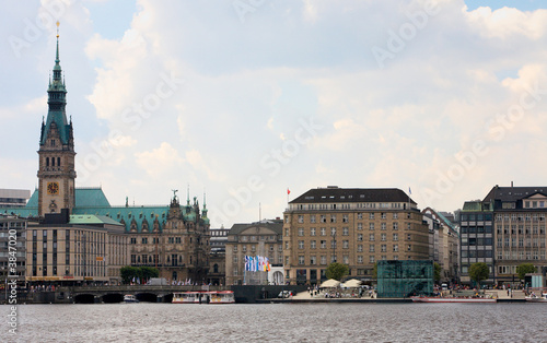 Jungfernstieg mit Rathaus photo