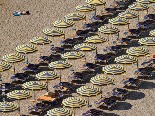 ombrelloni sulla spiaggia photo