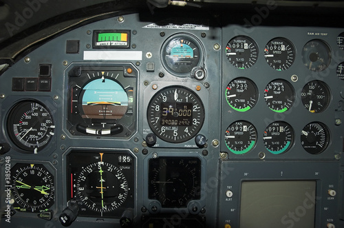 Learjet 35 cockpit
