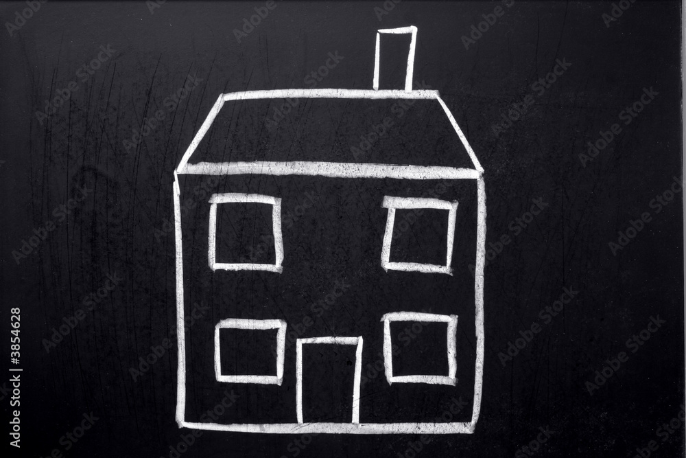 Naklejka premium A child’s chalk drawing of a house on a blackboard.