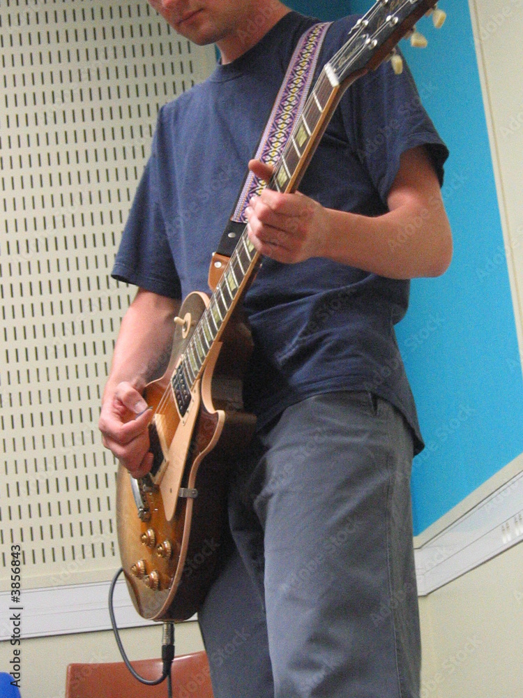 Naklejka premium Guitariste qui joue