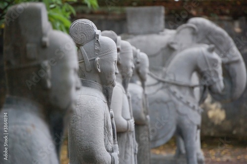 Statues asiatiques (Tombeau de Tu Duc, Hue, Vietnam)