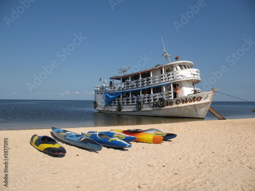 Amazonas Boot am Strand, Alter do Chão - Santarém, Brasil photo