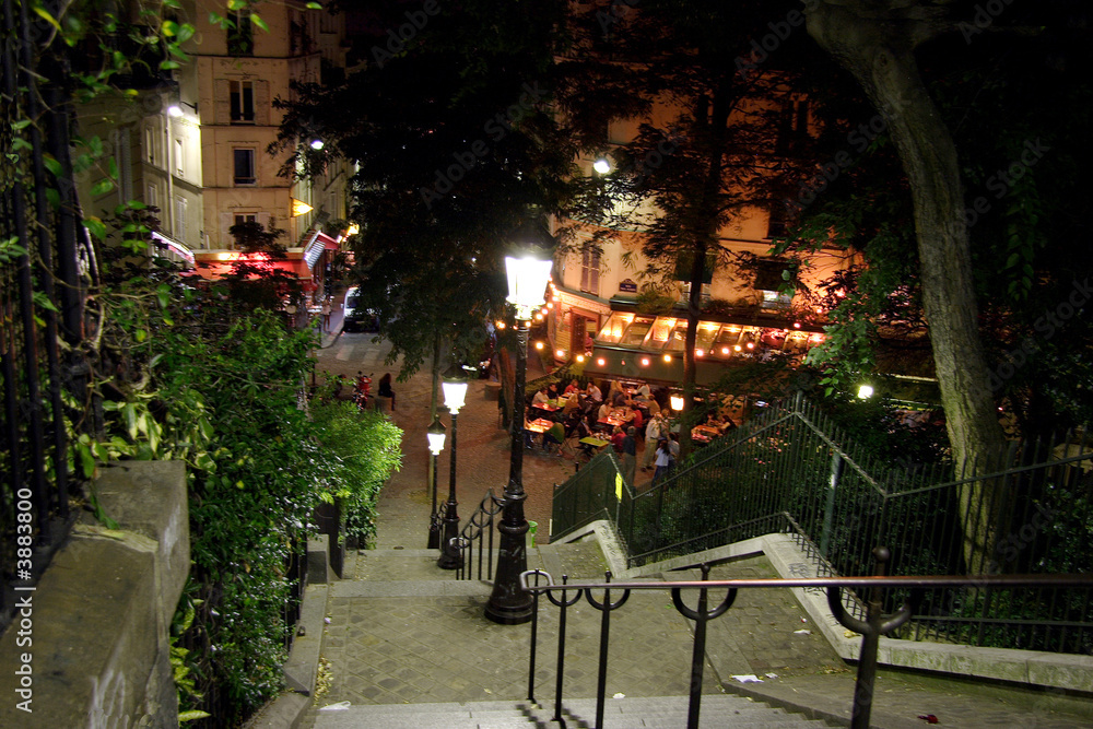 Montmartre la nuit - Paris