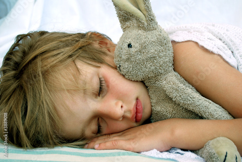 enfant au doudou