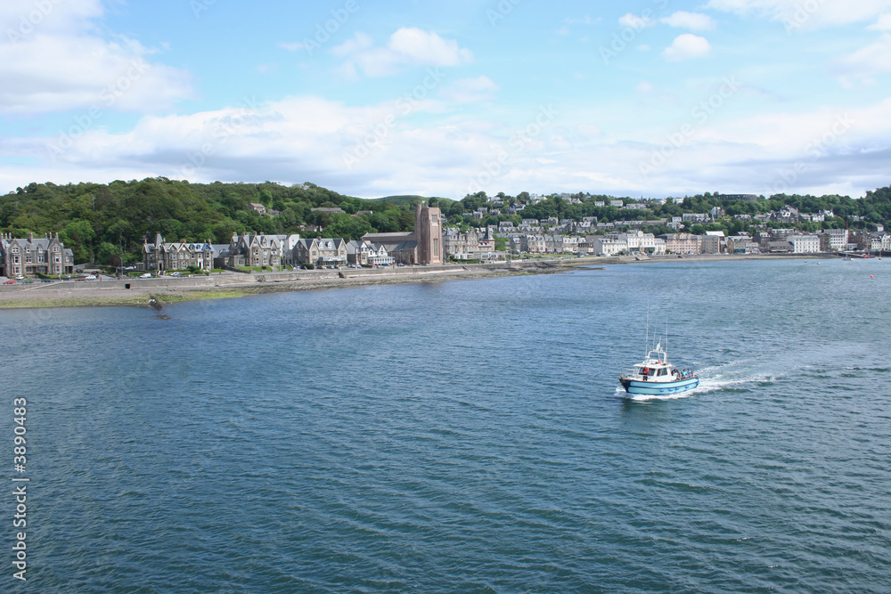 boat and town of Oban