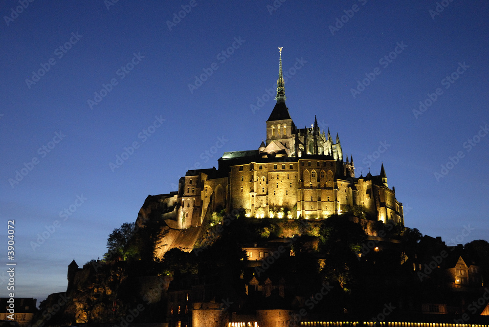 Le Mont Saint Michel, de nuit