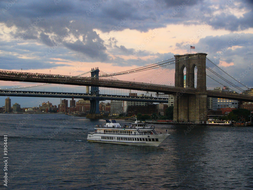 Obraz premium Brooklyn Bridge - sunset