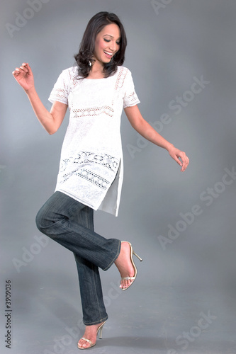 Fotografie A model wearing a tunic with traditional embroidery
