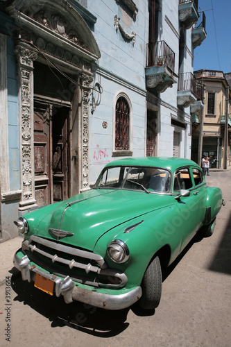 Picture of a old car in Cuba. Havana