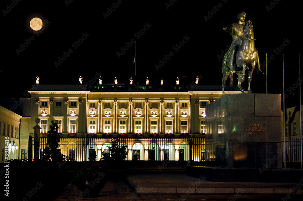 Obraz premium Pałac Prezydencki w Warszawie - widok nocny