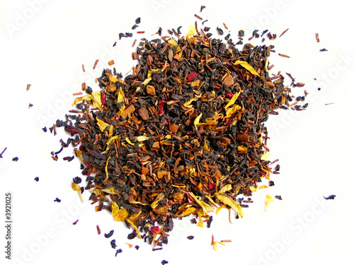 Aromatic black and flower tea leaves
