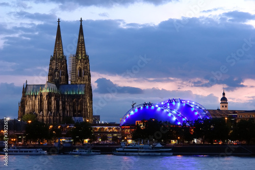 Cologne cathedral at dawn