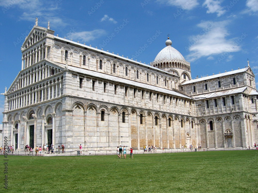 Veduta laterale del duomo di Pisa