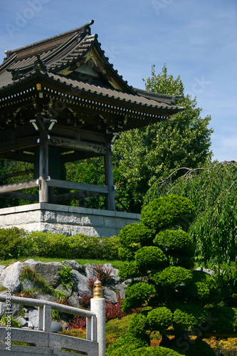 buddhistischer Glockenturm in japanischem Garten