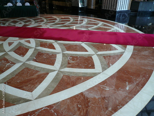 roter teppich hotellobby photo