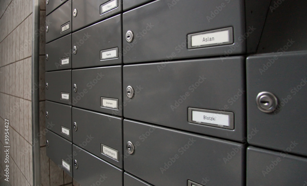 Briefkasten im Hochhaus