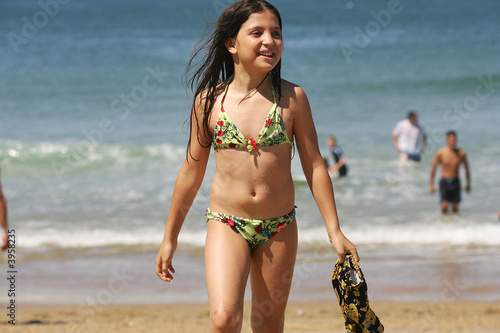 Canvas Print petite fille en maillot de bain