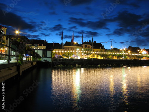 Nyon (Swiss) illumination reflection on water