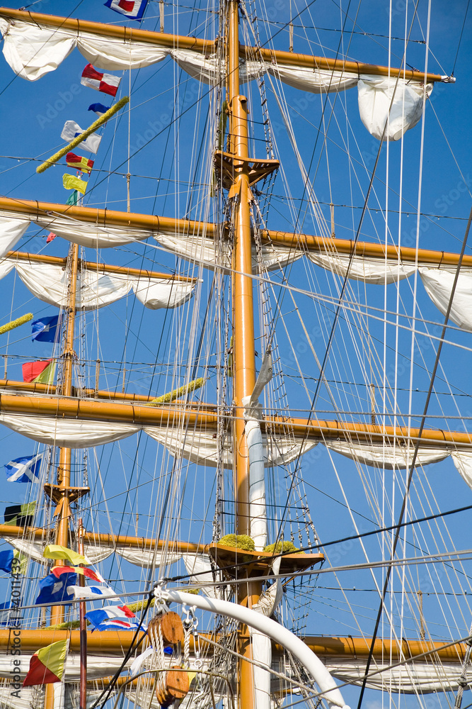 Obraz premium rigging of big sailing ship