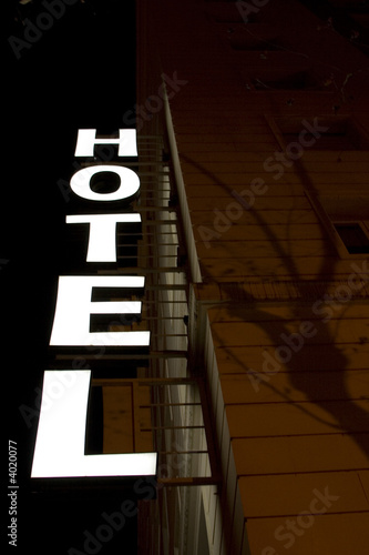 letrero de hotel