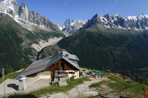 Chalet face à la mer de glace