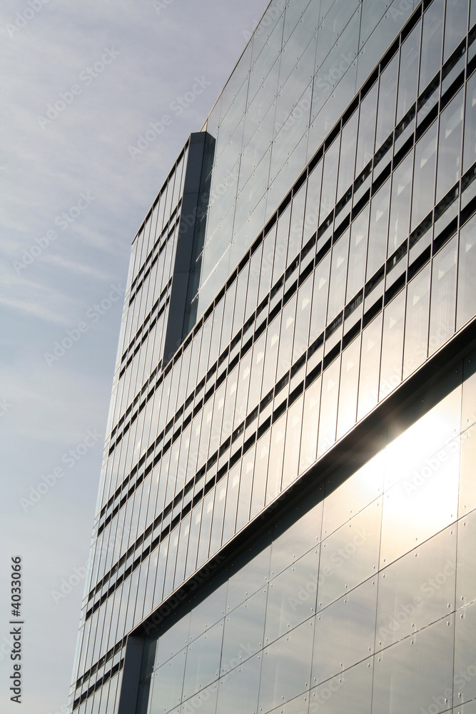 Obraz premium Bürogebäude mit Glasfront