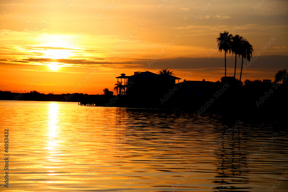 Fototapeta premium house on the water during sunset, florida 3