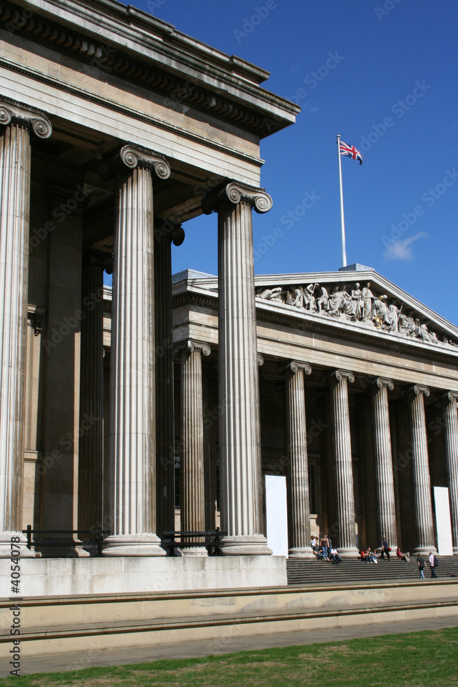 Fototapeta premium British museum with tourists